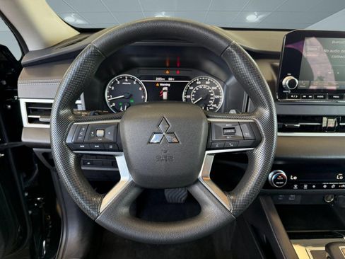 Used 2024 Mitsubishi Outlander ES FWD image 11