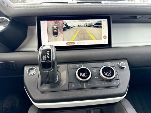 Used 2023 Land Rover Defender 90 SE image 15