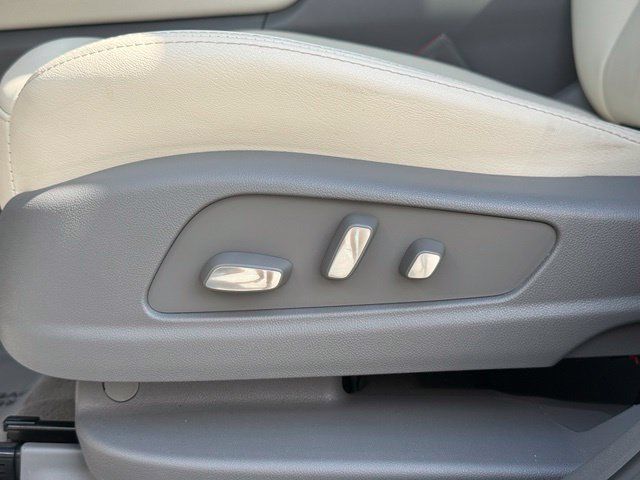 Used 2023 Cadillac XT5 Premium Luxury w/ Technology Package AWD/4WD image 14