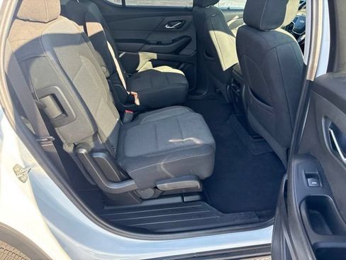Used 2021 Chevrolet Traverse LT FWD image 15