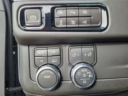 New 2026 GMC Yukon XL Elevation image 25