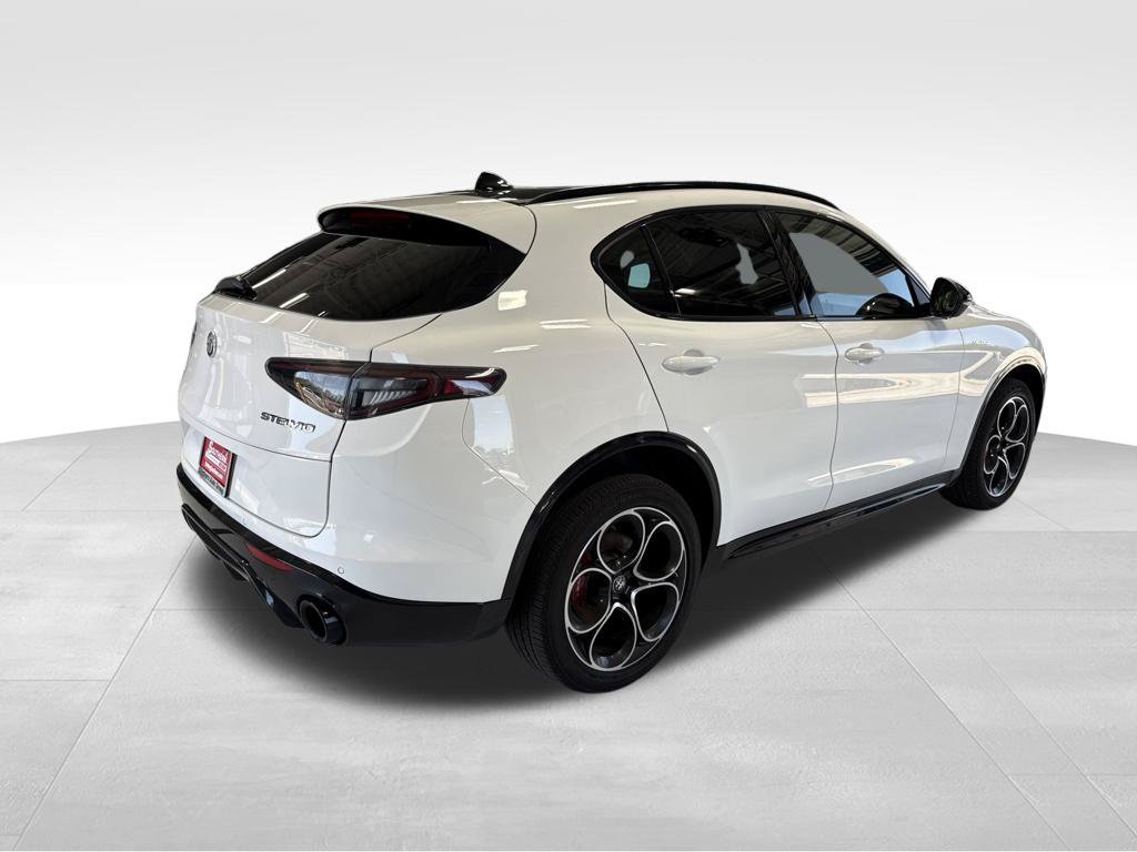 Used 2024 Alfa Romeo Stelvio Veloce AWD/4WD image 9