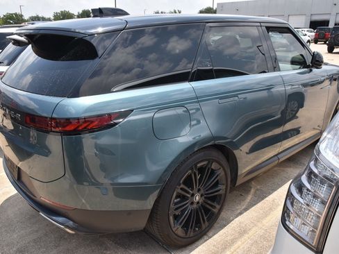 Used 2025 Land Rover Range Rover Sport SE AWD/4WD image 6