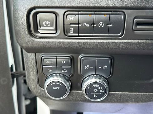 Used 2023 GMC Yukon SLE AWD/4WD image 17