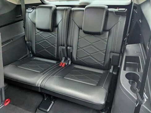 Used 2025 Volkswagen Atlas SE image 19