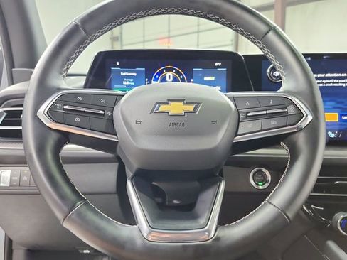 Used 2025 Chevrolet Traverse LT FWD image 22