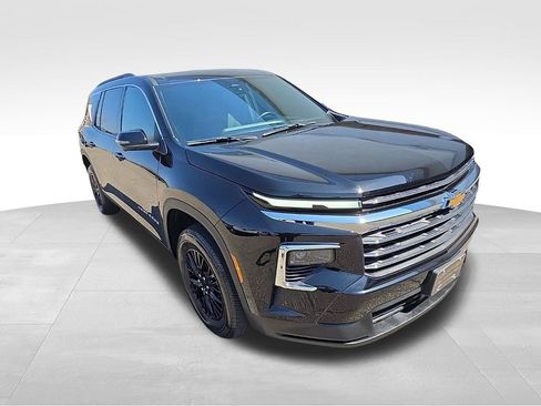 Used 2024 Chevrolet Traverse LT w/ Enhanced Driving Package AWD/4WD image 1