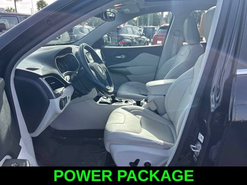 Certified 2021 Jeep Cherokee Latitude Lux w/ Sun & Sound Group FWD image 11