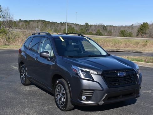 Used 2022 Subaru Forester Premium image 1