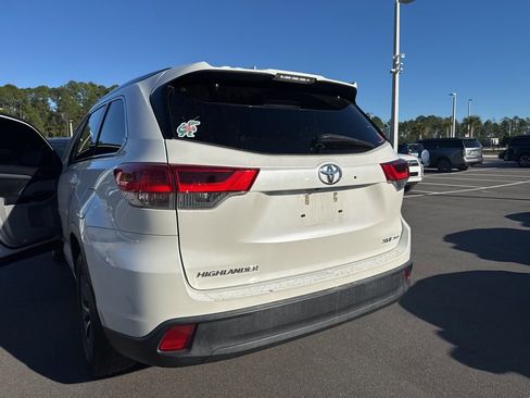 Used 2018 Toyota Highlander XLE image 3