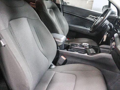 Used 2023 Kia Sportage LX AWD/4WD image 16