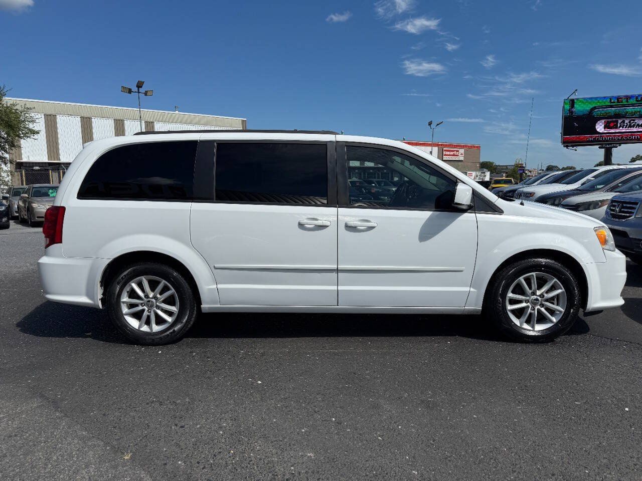Used 2015 Dodge Grand Caravan SXT w/ Security Group FWD image 4