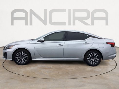 Used 2023 Nissan Altima 2.5 SV image 11