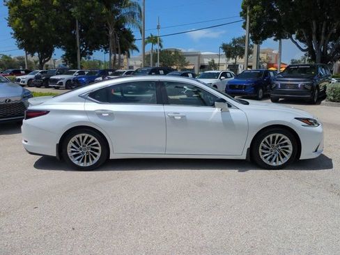Certified 2022 Lexus ES 350 Ultra Luxury w/ Accessory Package 2 FWD image 3