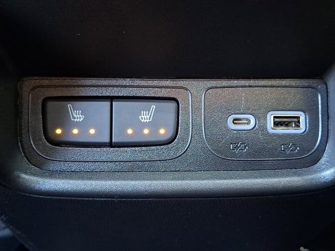 Used 2023 Cadillac XT4 Luxury w/ Cold Weather Package image 11