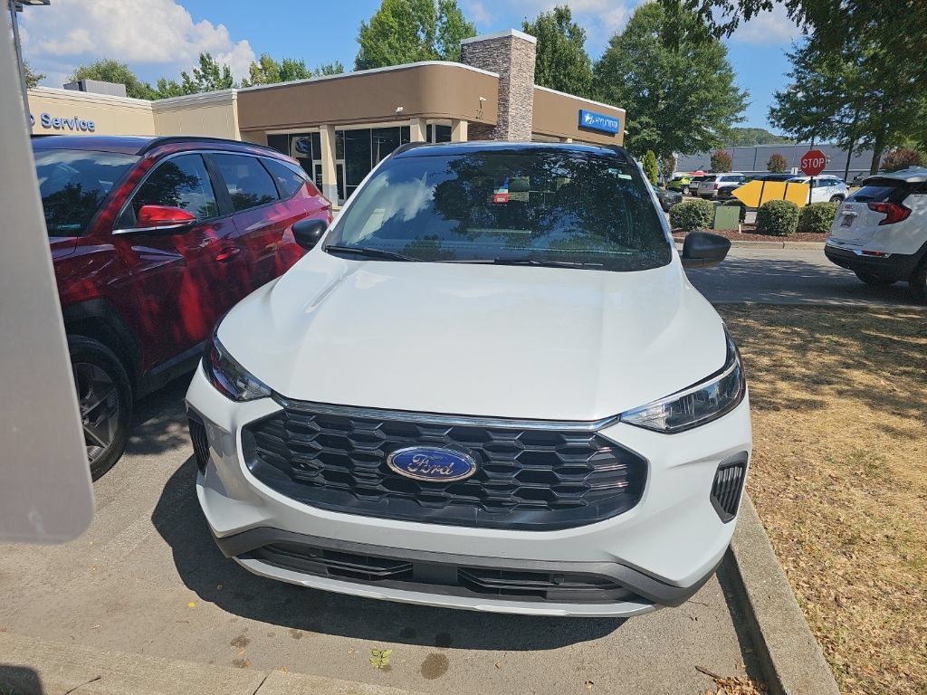 Used 2025 Ford Escape ST-Line w/ Equipment Group 301A FWD image 2