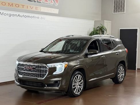 Used 2024 GMC Terrain Denali w/ Denali Premium Package AWD/4WD image 7
