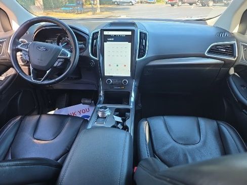 Certified 2022 Ford Edge Titanium image 2