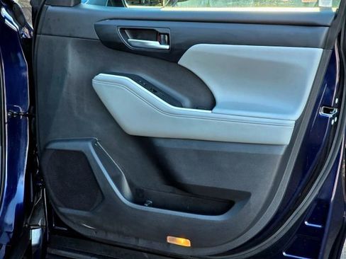 Used 2020 Toyota Highlander XLE image 36