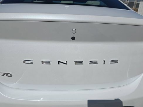 Used 2025 Genesis G70 2.5T image 13