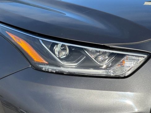 Used 2023 Toyota Highlander Limited image 9