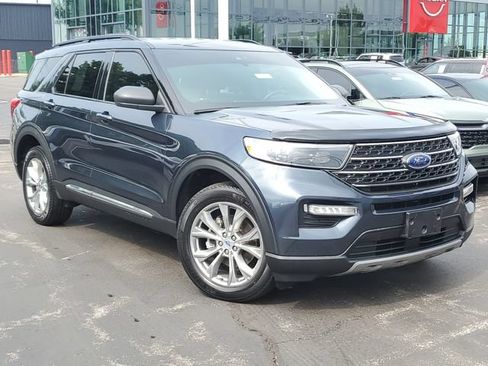 Used 2022 Ford Explorer XLT w/ Equipment Group 202A AWD/4WD image 32