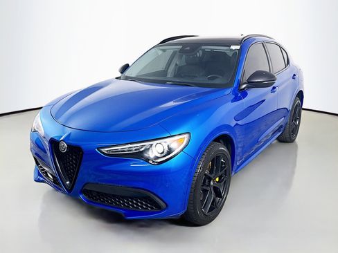 Used 2021 Alfa Romeo Stelvio Ti w/ Nero Edizione image 4