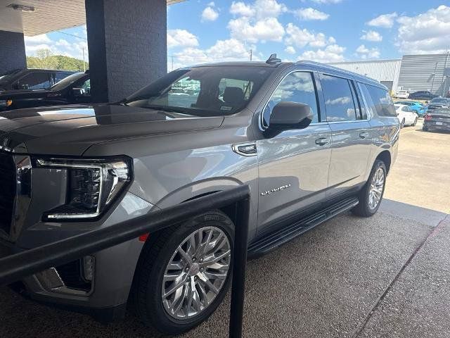 Used 2023 GMC Yukon XL SLE w/ Gmc Pro Safety Plus Package RWD image 1