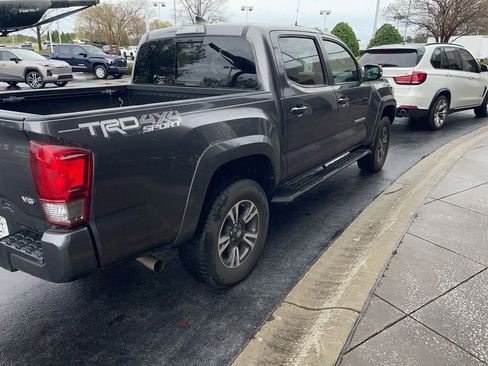 Used 2017 Toyota Tacoma TRD Sport w/ Tow Package (A/T) image 4