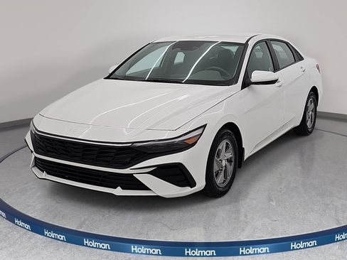 Used 2024 Hyundai Elantra SE FWD image 1