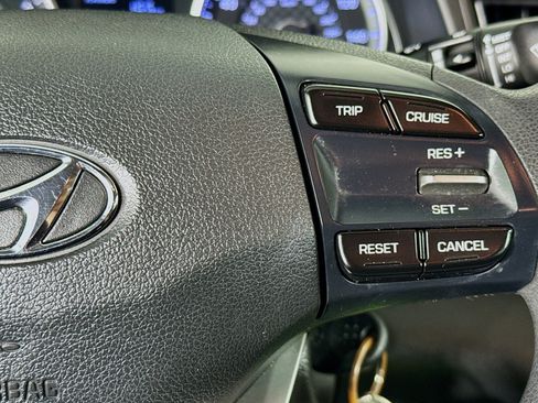 Used 2019 Hyundai Elantra SE w/ Winter Weather Package image 14