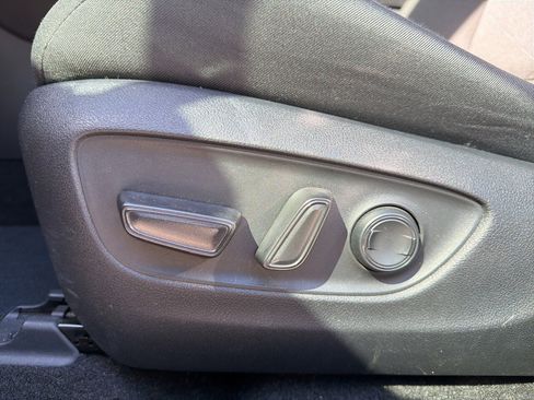 Used 2021 Toyota RAV4 XLE w/ Convenience Package image 11