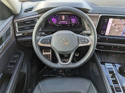 Used 2025 Volkswagen Atlas SEL Premium R-Line image 16