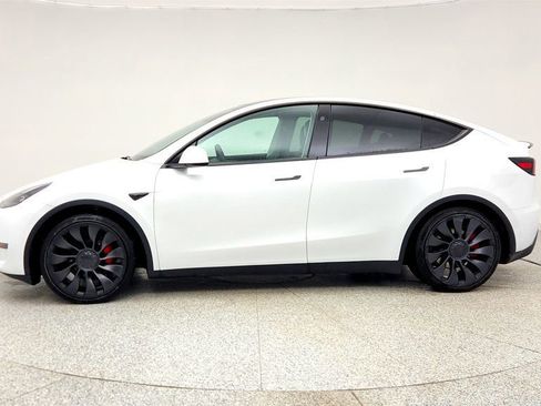 Used 2025 Tesla Model Y Performance image 8