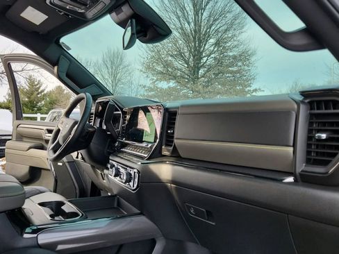 Used 2024 Chevrolet Silverado 2500 ZR2 image 33