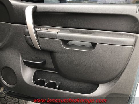 Used 2010 Chevrolet Silverado 2500 LT w/ Interior Plus Package AWD/4WD image 20