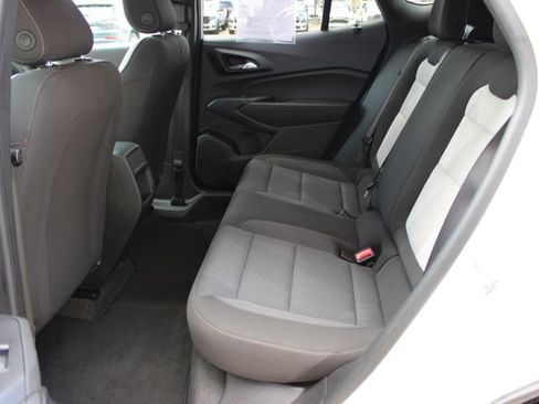 Used 2025 Chevrolet Trax RS w/ Driver Confidence Package FWD image 32