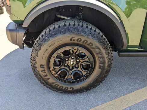 Used 2025 Ford Bronco Badlands image 35