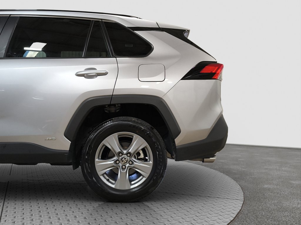 Used 2025 Toyota RAV4 XLE AWD/4WD image 19