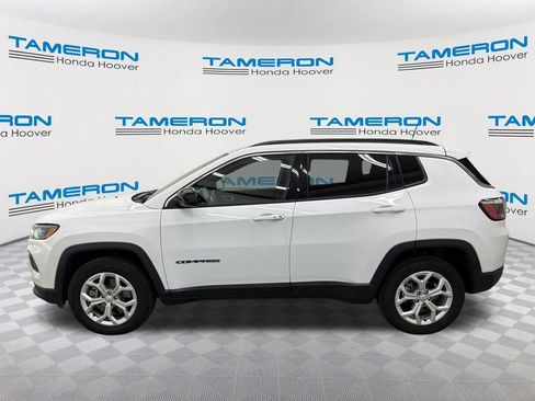 Used 2024 Jeep Compass Latitude AWD/4WD image 2