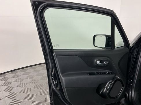 Used 2022 Jeep Renegade Altitude image 12