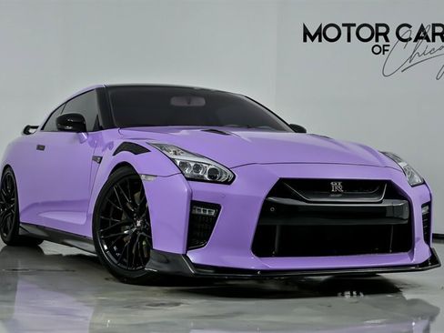 Used 2020 Nissan GT-R Premium AWD/4WD image 1