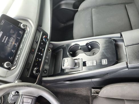 Used 2024 Nissan Rogue S FWD image 18