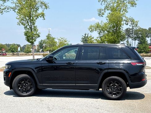 Used 2024 Jeep Grand Cherokee Altitude AWD/4WD image 22