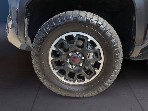Used 2025 Toyota Tacoma TRD Off-Road AWD/4WD image 14
