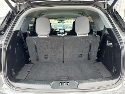 Used 2021 Ford Explorer XLT w/ Equipment Group 202A AWD/4WD image 20