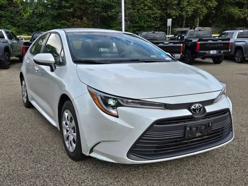 Used 2024 Toyota Corolla LE FWD image 8