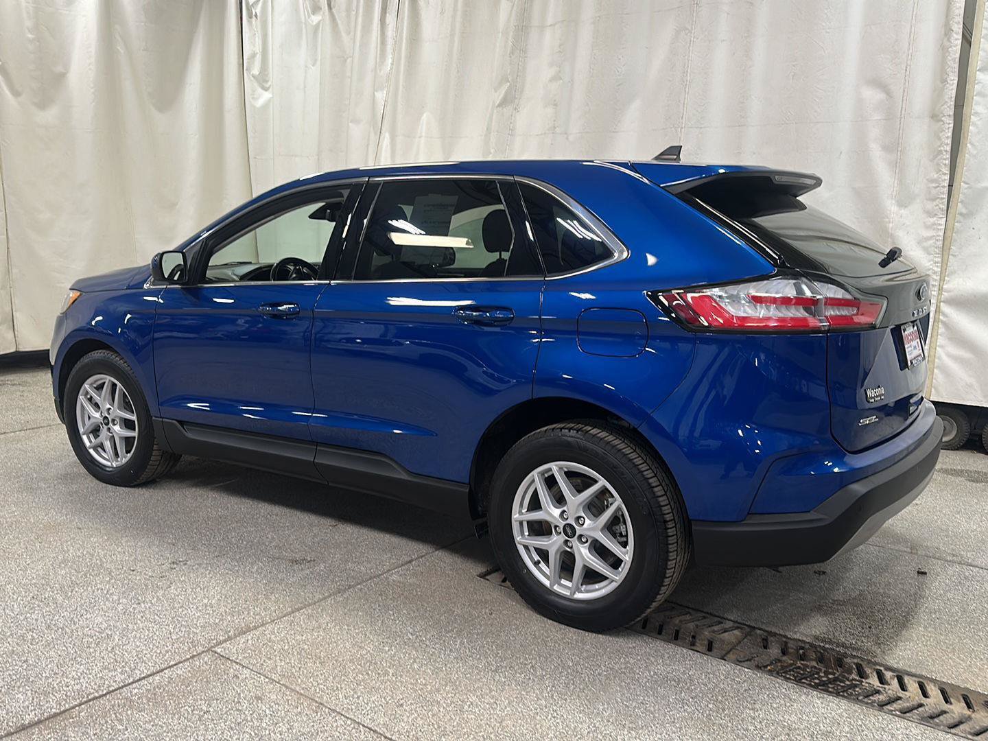 Used 2024 Ford Edge SEL AWD/4WD image 3