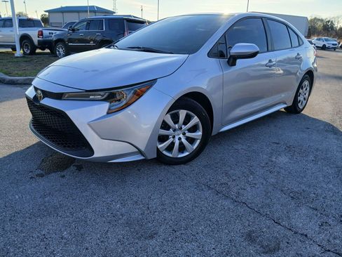Used 2021 Toyota Corolla LE FWD image 2