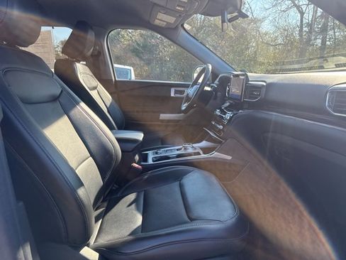 Used 2024 Ford Explorer Limited image 29